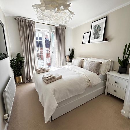 Delux Room With Private Parking, Sleeps 2, Perfect For Cotswold Getaway, Easy A419 Access Blunsdon 外观 照片