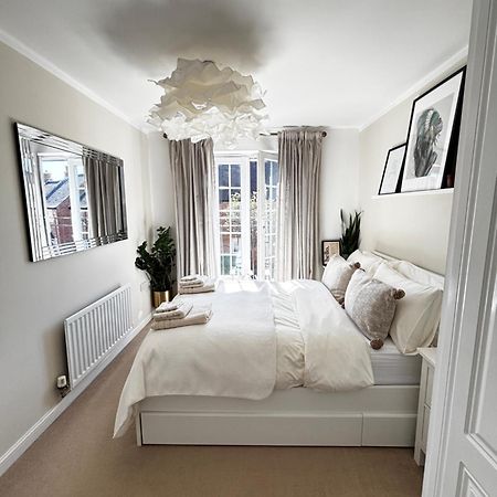 Delux Room With Private Parking, Sleeps 2, Perfect For Cotswold Getaway, Easy A419 Access Blunsdon 外观 照片
