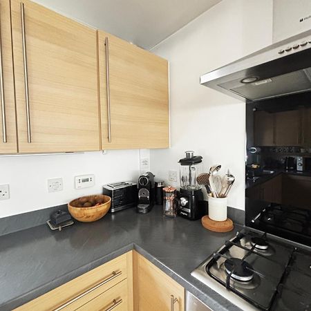 Delux Room With Private Parking, Sleeps 2, Perfect For Cotswold Getaway, Easy A419 Access Blunsdon 外观 照片