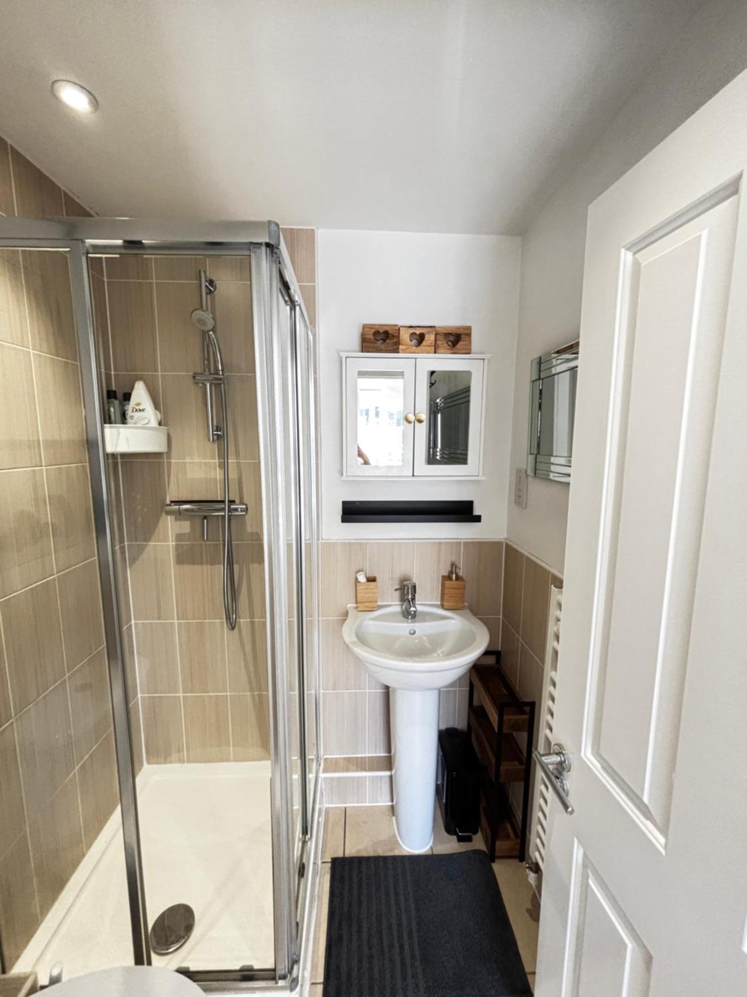 Delux Room With Private Parking, Sleeps 2, Perfect For Cotswold Getaway, Easy A419 Access Blunsdon 外观 照片