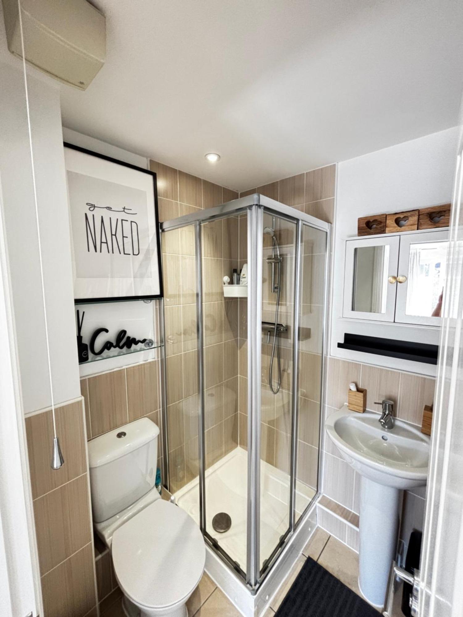 Delux Room With Private Parking, Sleeps 2, Perfect For Cotswold Getaway, Easy A419 Access Blunsdon 外观 照片