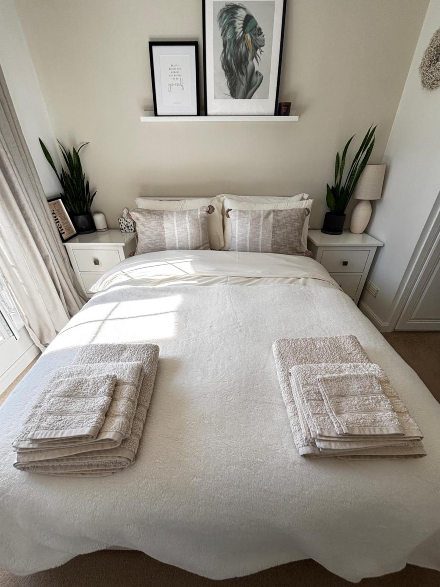 Delux Room With Private Parking, Sleeps 2, Perfect For Cotswold Getaway, Easy A419 Access Blunsdon 外观 照片